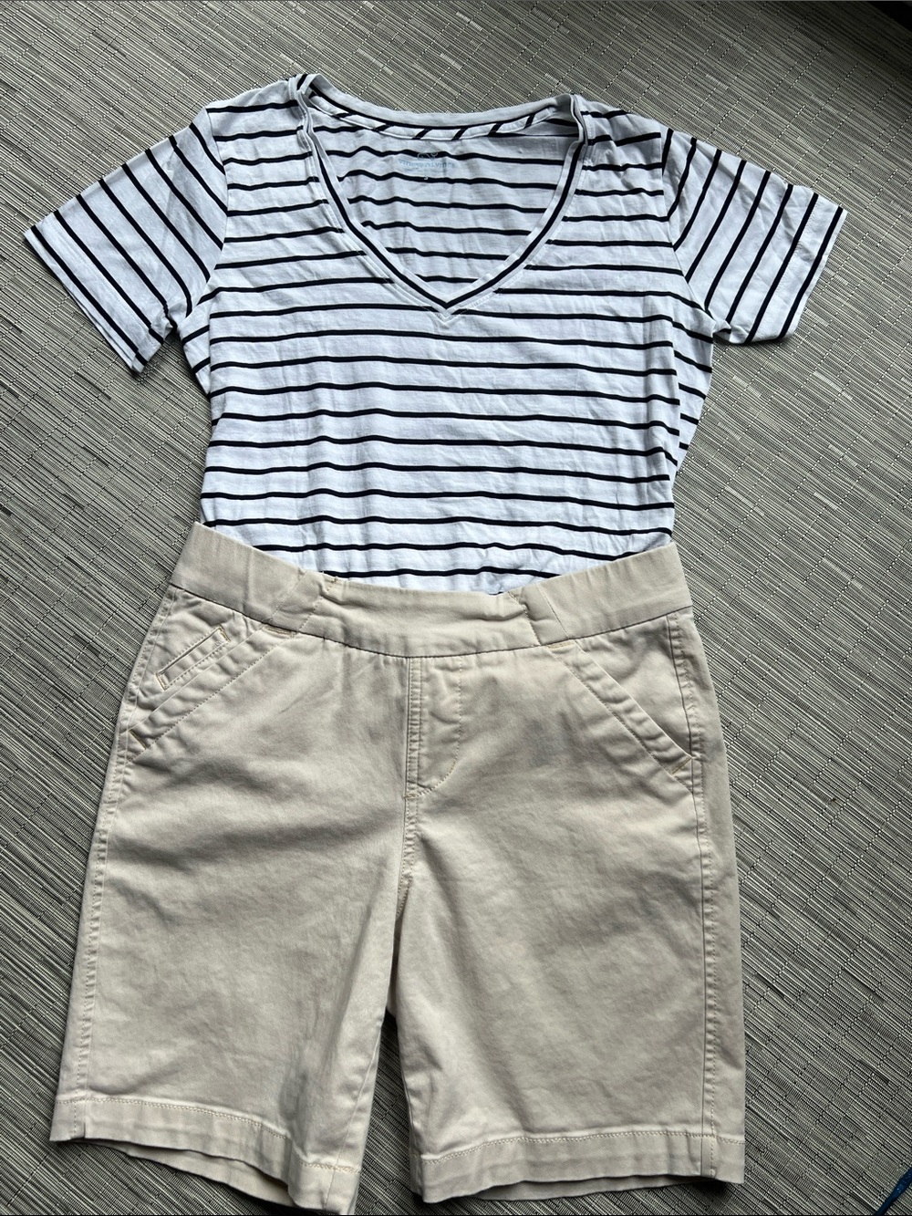 Vineyard Vines White Short Sleeve V-Neck Top with Black Stripes
